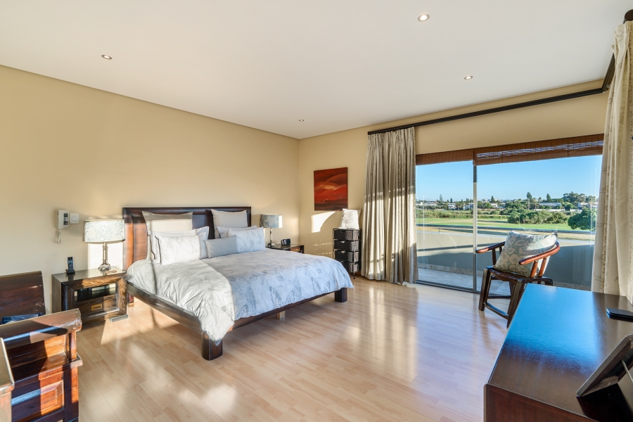 5 Bedroom Property for Sale in Sunset Links Western Cape